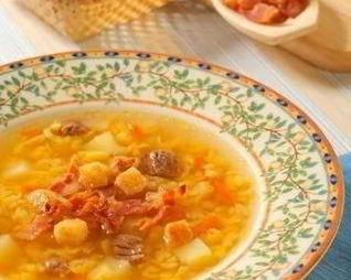 Гороховый суп с беконом и гренками
