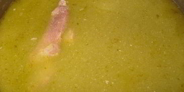 гороховый суп с копченой грудинкой