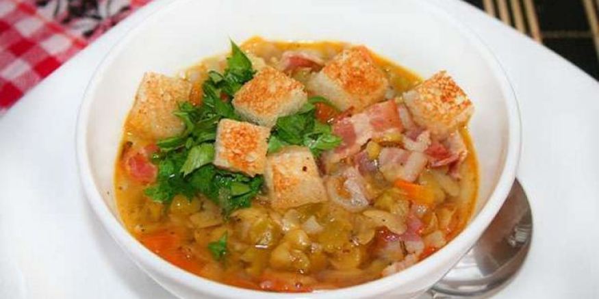 Рецепт горохового супа с копченой колбасой и беконом