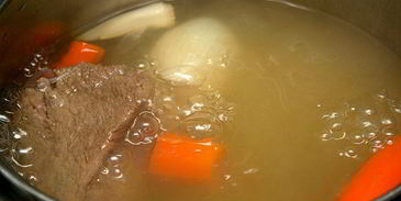 гороховый суп с копченостями и гренками