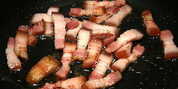 гороховый суп с копченостями и гренками