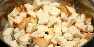 гороховый суп с копченостями и гренками