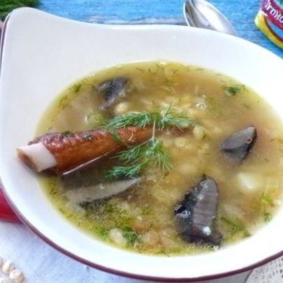 Гороховый суп с копченостями и лесными грибами