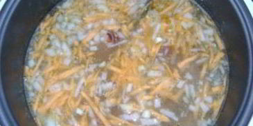 гороховый суп с копчеными ребрышками в мультиварке