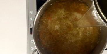 гороховый суп с мятой и свиной рулькой