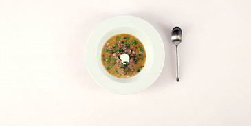 гороховый суп с мятой и свиной рулькой