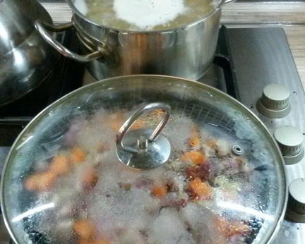 Густой гороховый суп с куриными желудочками