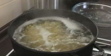 очень вкусный гороховый суп с копчеными ребрышками