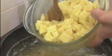 очень вкусный гороховый суп с копчеными ребрышками