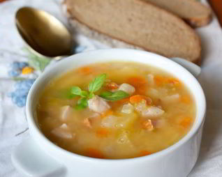 Простой гороховый суп с ветчиной