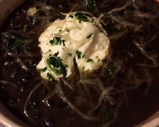 Гватемальский суп с черной фасолью