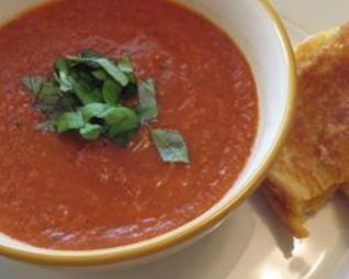 Горячий суп из запеченных помидоров