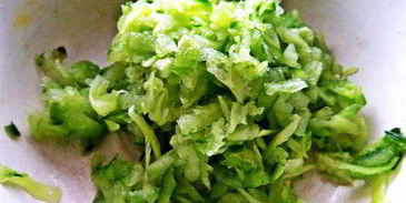 холодник на кефире с маринованной свеклой