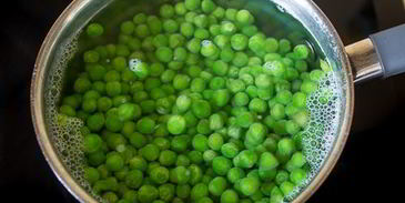 холодный йогуртовый суп с горошком и мятой