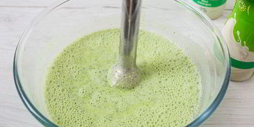 холодный йогуртовый суп с горошком и мятой