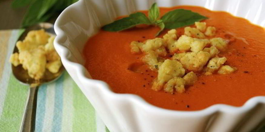 Рецепт холодного красного супа с ароматной крошкой