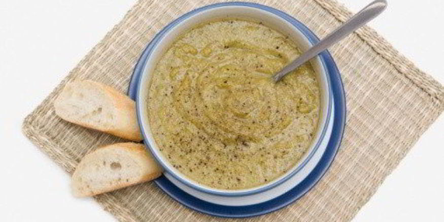 Рецепт холодного крема-супа с зеленым горошком и цукини по-средиземноморски