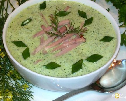 Холодный огуречный суп с фасолью и ветчиной
