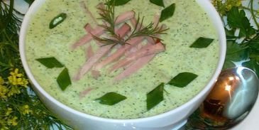 холодный огуречный суп с фасолью и ветчиной