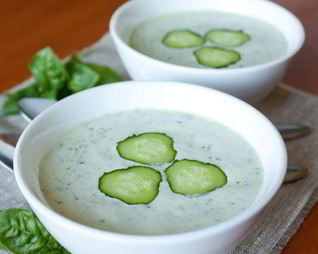 Холодный огуречный суп с зеленью