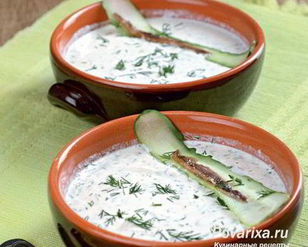 Холодный пикантный суп с йогуртом