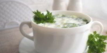 холодный суп из кефира с огурцами и зеленью