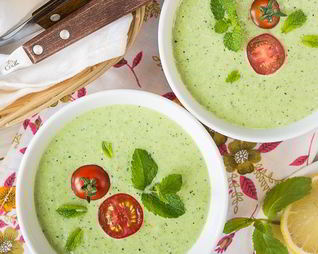 Холодный суп из огурца и цуккини