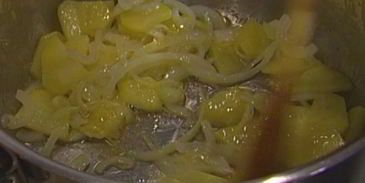 холодный суп из огурцов с семгой и базиликом