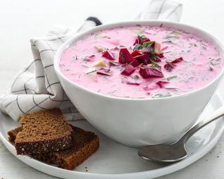 Холодный суп из простокваши и свеклы