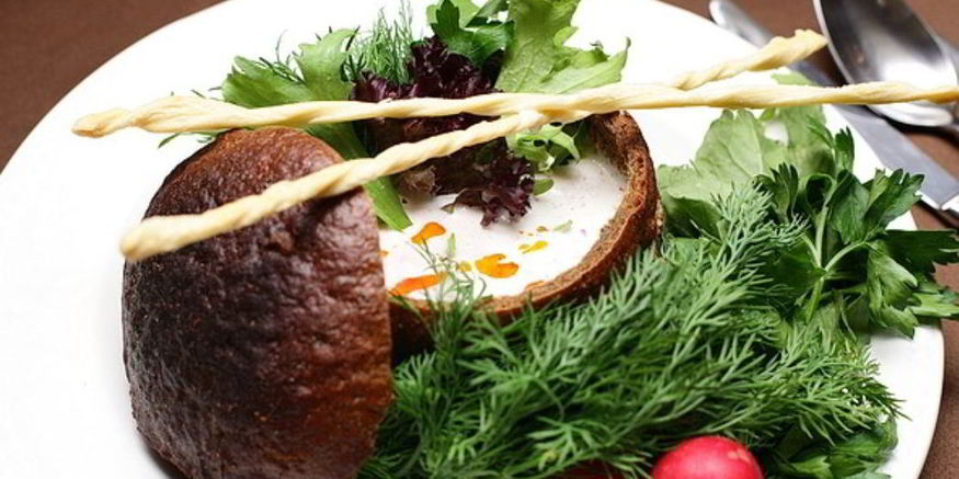 Рецепт холодного супа из редиса в черном хлебе