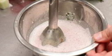 холодный суп из редиса в черном хлебе