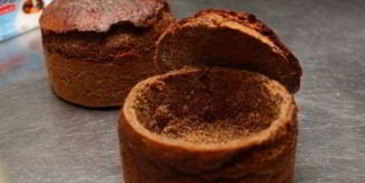 холодный суп из редиса в черном хлебе