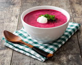 Холодный суп из свежей свеклы