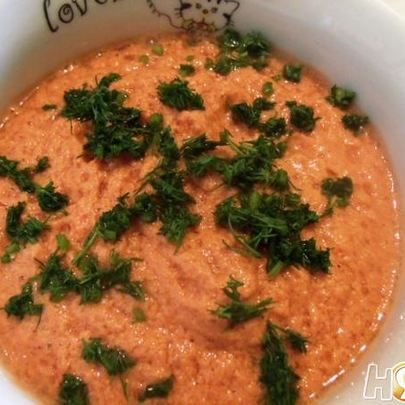 Холодный томатный суп с грецкими орехами