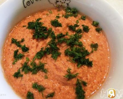 Холодный томатный суп с грецкими орехами