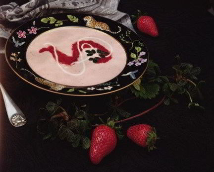 Холодный ягодный суп с черничным соусом