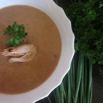 Пряный холодный суп из огурца с креветками