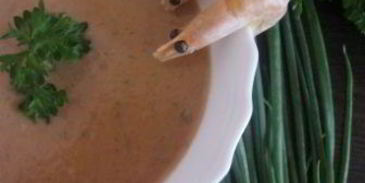 пряный холодный суп из огурца с креветками