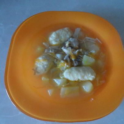 Куриный суп с клецками и курицей