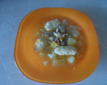 Куриный суп с клецками и курицей