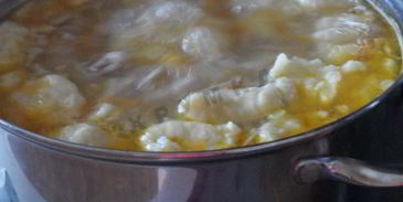 куриный суп с клецками и курицей