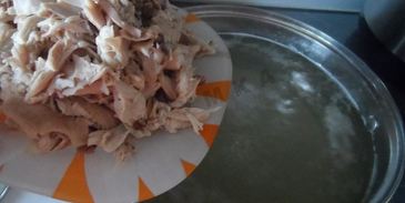 куриный суп с клецками и курицей