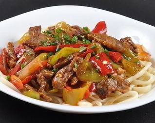 Лагман — лапша со свининой и овощами