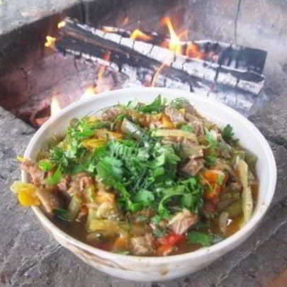 Лагман на костре в казане