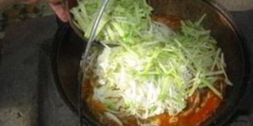 лагман на костре в казане