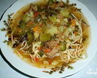Лагман с солеными огурцами
