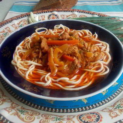 Лагман с тянутой лапшой