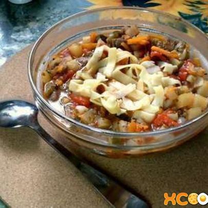 Лагман в казане на костре