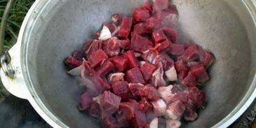 лагман в казане на костре