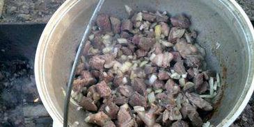 лагман в казане на костре